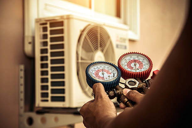 Professional Emergency Hvac technician working in New Palestine, IN